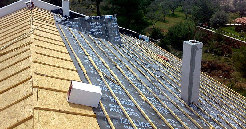 Tınaztepe EPDM Kauçuk Çatı – OSB üzerine serilmiş nefes alan su yalıtım örtüsü ve çıtalama